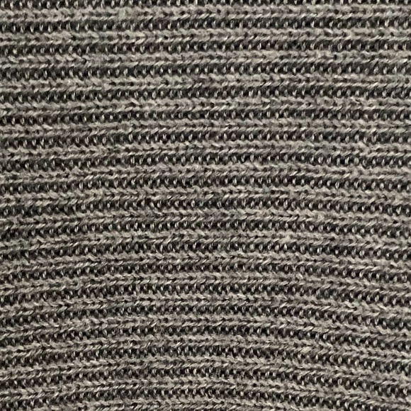 H&M Round Neck Gray Pullover Sweater Sz. M - Picture 5 of 11